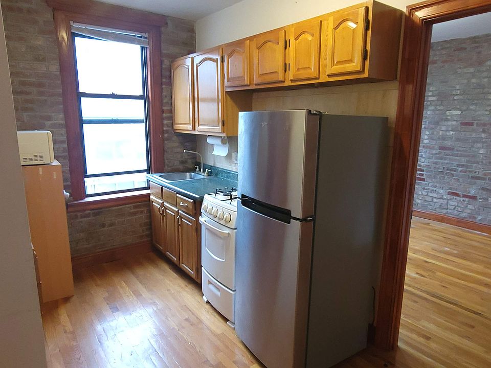 1st image of 424 E 13th St #32