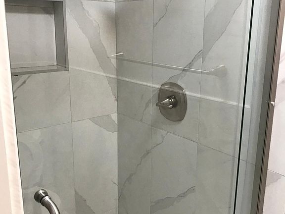 4th image of 450 Wilton Ave #2