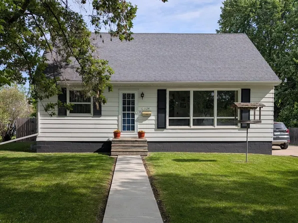 1124 8th St, International Falls, MN 56649