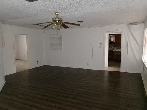 4th image of 1211 Caroline Dr