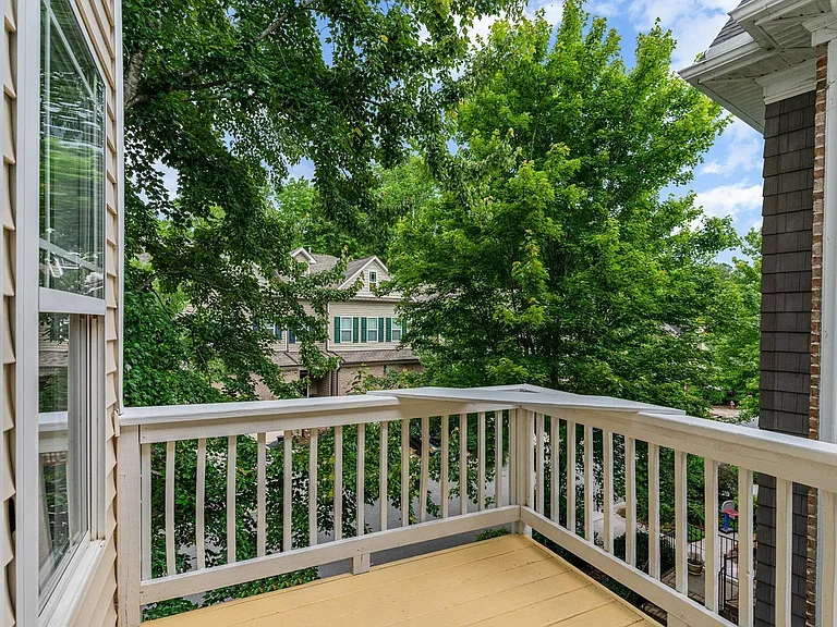 114 Primrose Ln — Photo 28