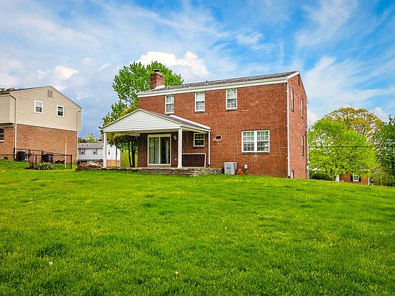 3rd image of 8684 E Barkhurst Dr