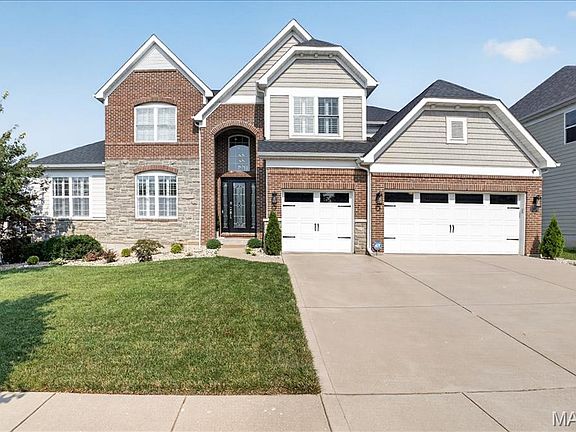 3rd image of 302 Oak Stand Ct