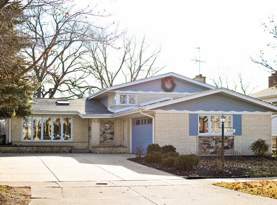 1st image of 5209 W 105th Pl