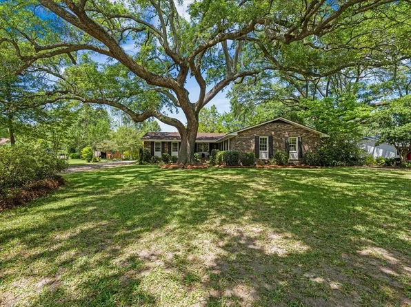 122 Broughton Hall Rd, Pinopolis, SC 29469