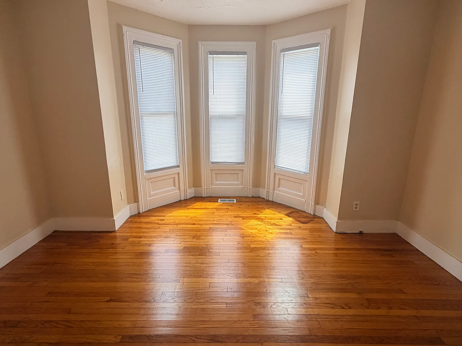 3 bed, 1.5 bath, $2,150 — Photo 2