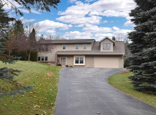 S109W29820 Valley Ridge Ct, Mukwonago, WI 53149