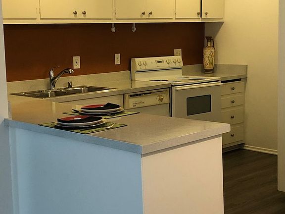 3rd image of 777 Domingo Dr