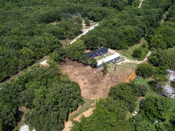 4th image of 495 Evergreen Ln