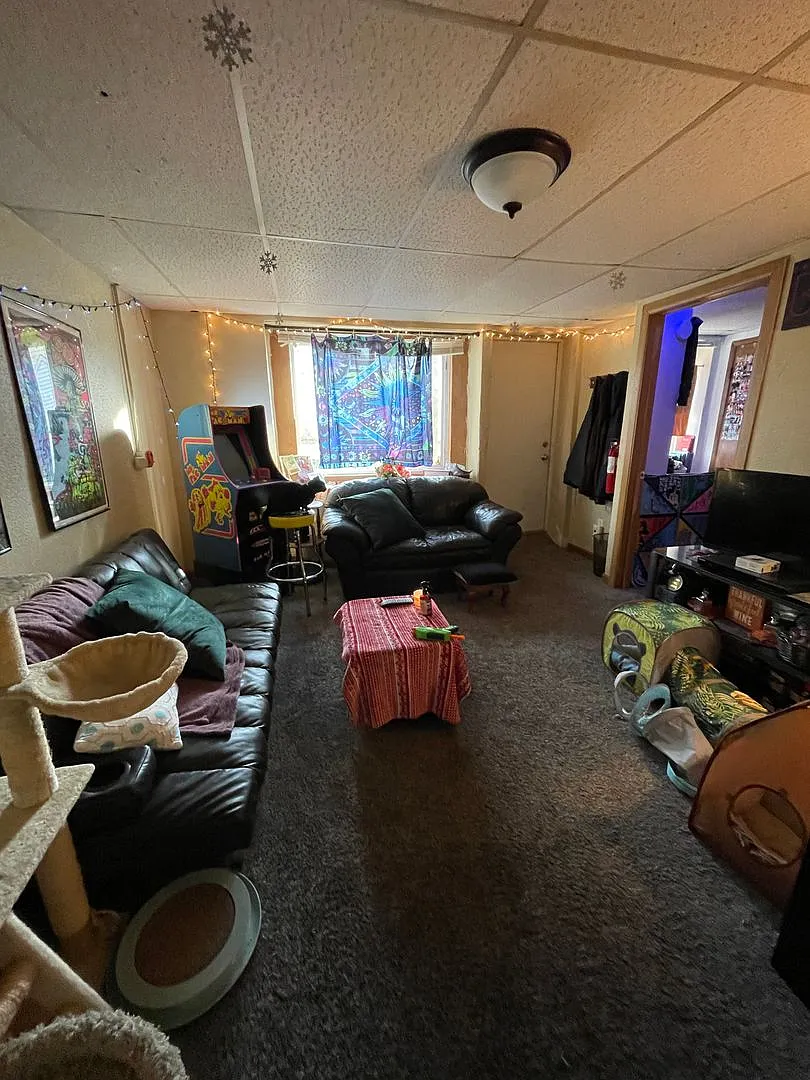 2 Bedroom Apartment Walk to UW-La Crosse & Western Tech — Photo 2