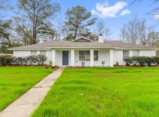 129 Linnet Dr, Ocean Springs, MS 39564
