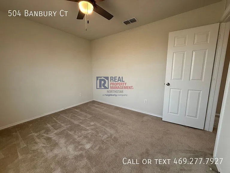 504 Banbury Ct — Photo 18