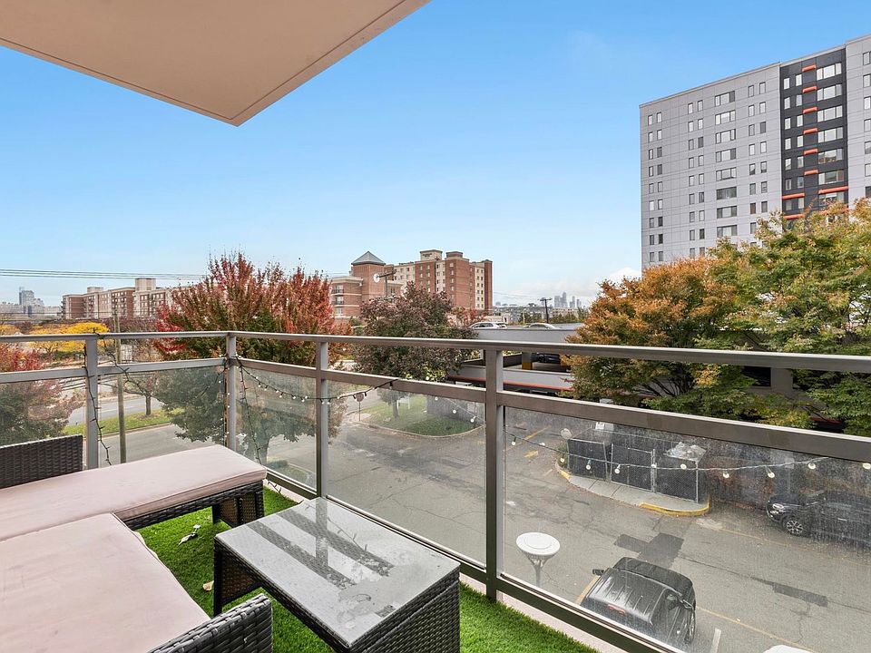 1st image of 306 Hudson Park #306