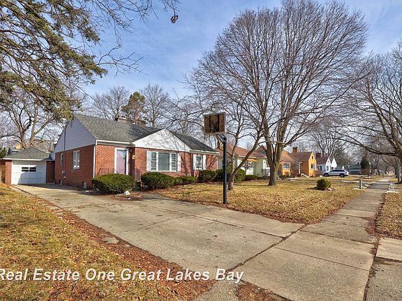 2nd image of 440 Hunter St