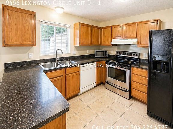 4th image of 9456 Lexington Cir Unit D-1