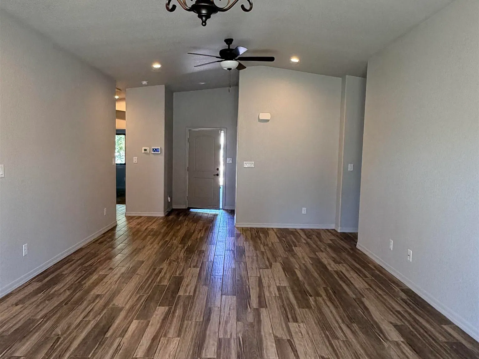 4 bed, 2.0 bath, 1534 sqft, $1,850 — Photo 4