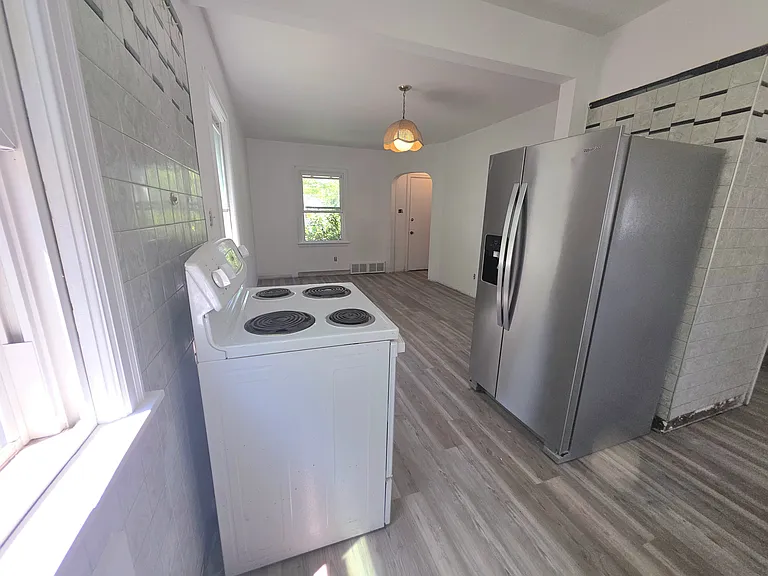 3326 S Lenox St — Photo 26