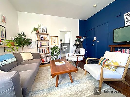 2nd image of 762 Franklin Ave APT 1F