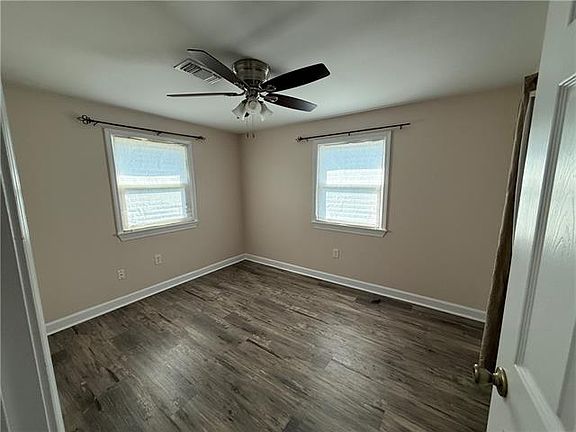 5th image of 616 Oriole St