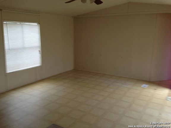 4th image of 501 Elm St