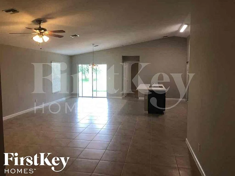 1692 SW Success St — Photo 2