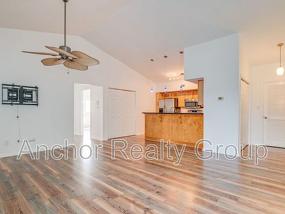 3rd image of 315 24th St APT 330