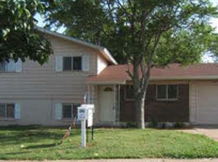 933 Astoria Dr, Moore, OK 73160