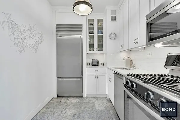 Sold by Bond New York | media 13