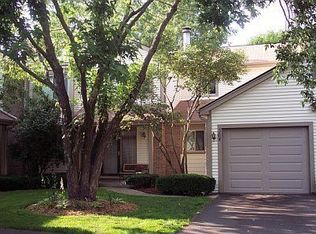 364 E Forest Knoll Dr, Palatine, IL 60074