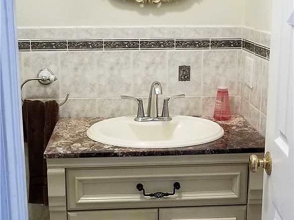 5th image of 41 Briar Hill Ct