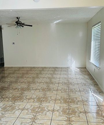 5th image of 2500 Willow Ln