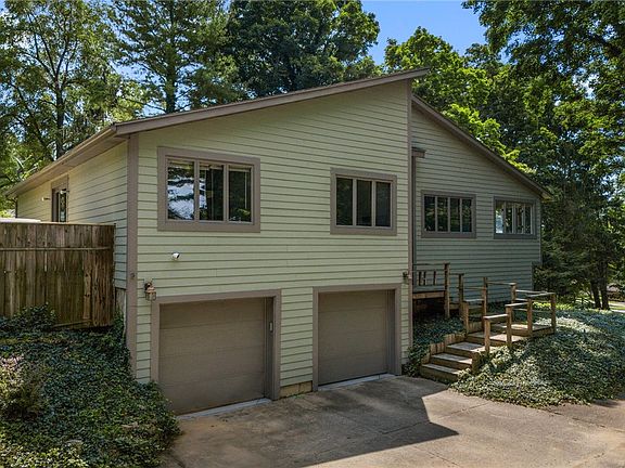 5th image of 303 E Whipp Rd