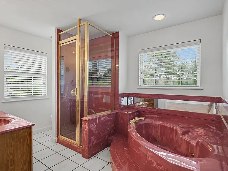 102 Lexington Ln — Photo 14