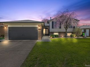 15370 Valerie Dr, Macomb, MI 48044