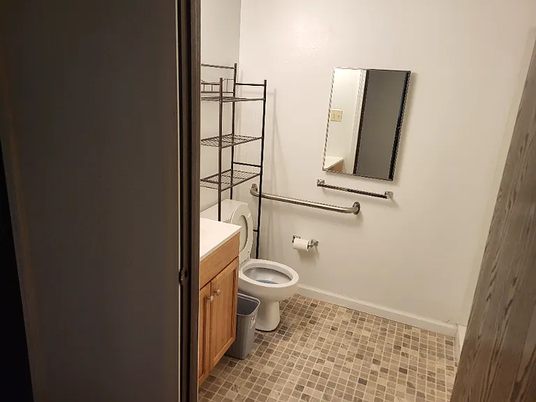 1102 W McPherson St #15 — Photo 5