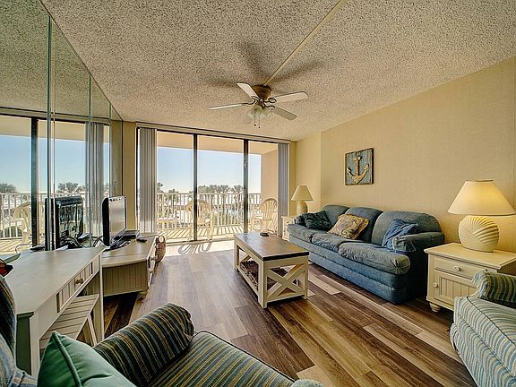 3rd image of 7205 Thomas Dr Unit B208