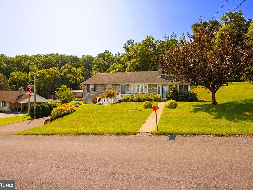 735 Locust St, Mount Wolf, PA 17347 Zillow