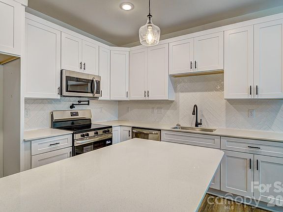 5th image of 315A S Pink St