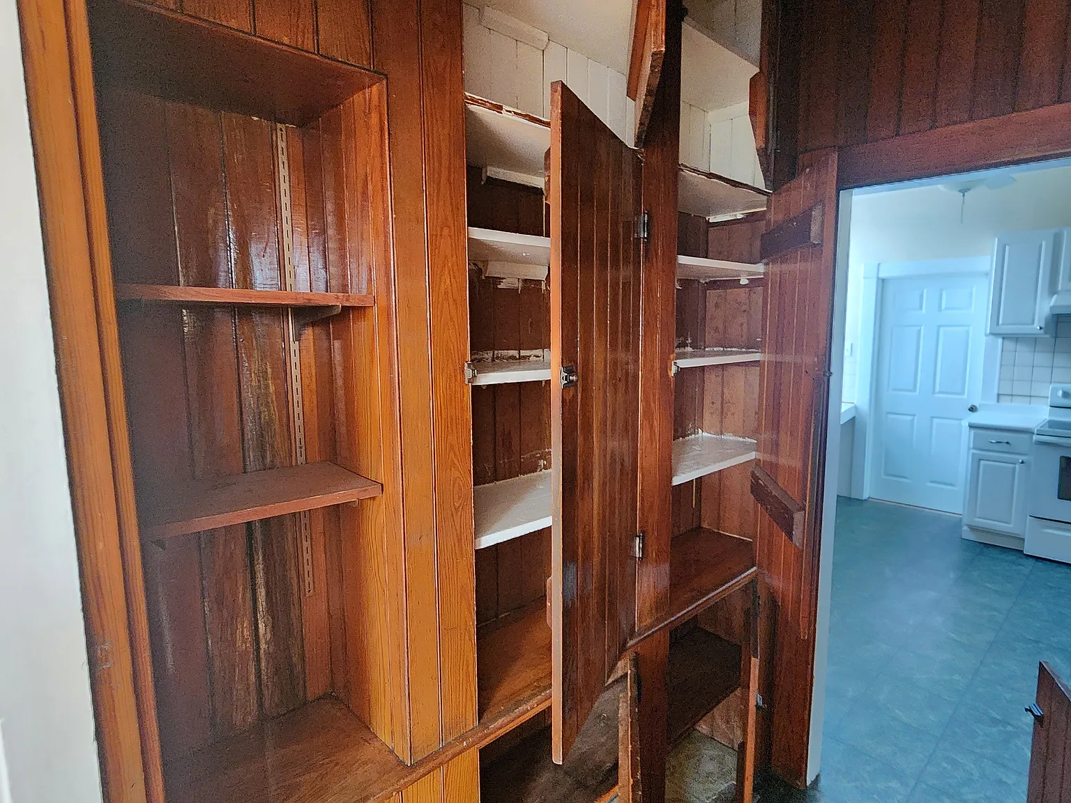 3 bed, 1400 sqft, $2,400 — Photo 4