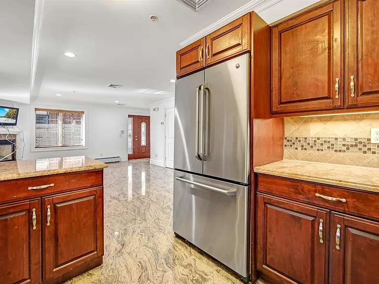 2132 Linwood Ave #C — Photo 4