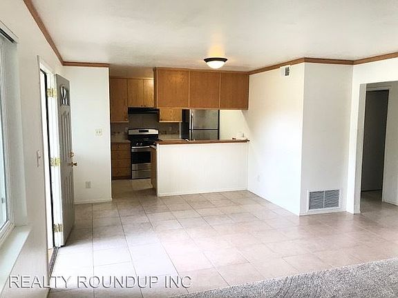 2nd image of 9540 Emerald Park Dr APT 1