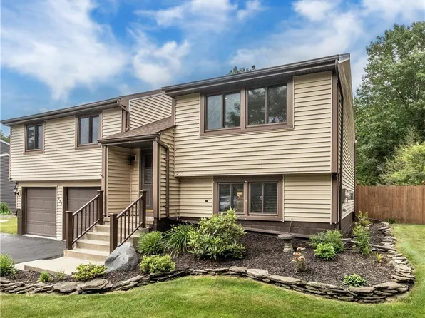 1452 Darlington Dr, Derby, NY 14047