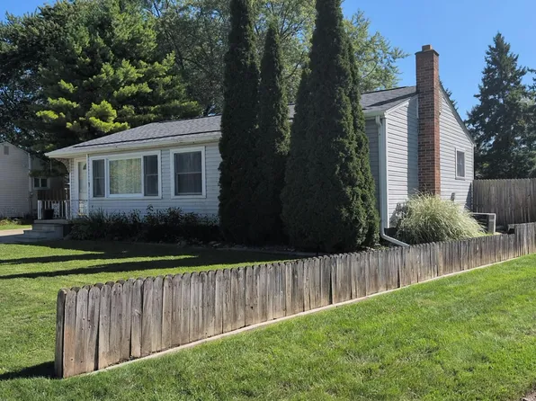 815 Southwood Dr, Fenton, MI 48430