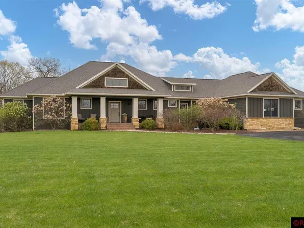265 Summerfield Trl, Mankato, MN 56001