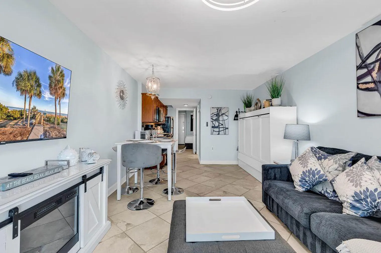 1 bed, 1.0 bath, 462 sqft, $2,353 — Photo 2