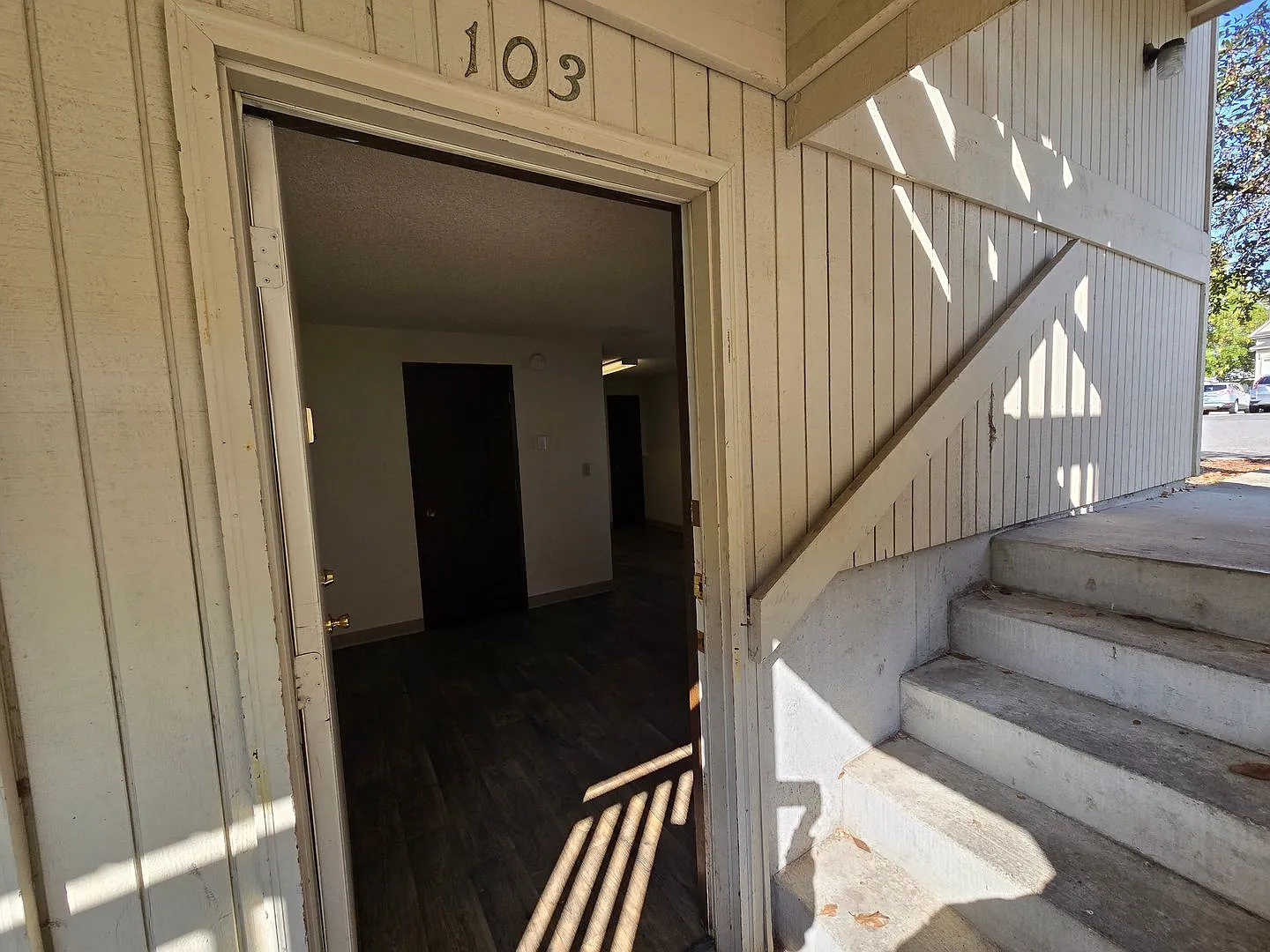 411s — Photo 2
