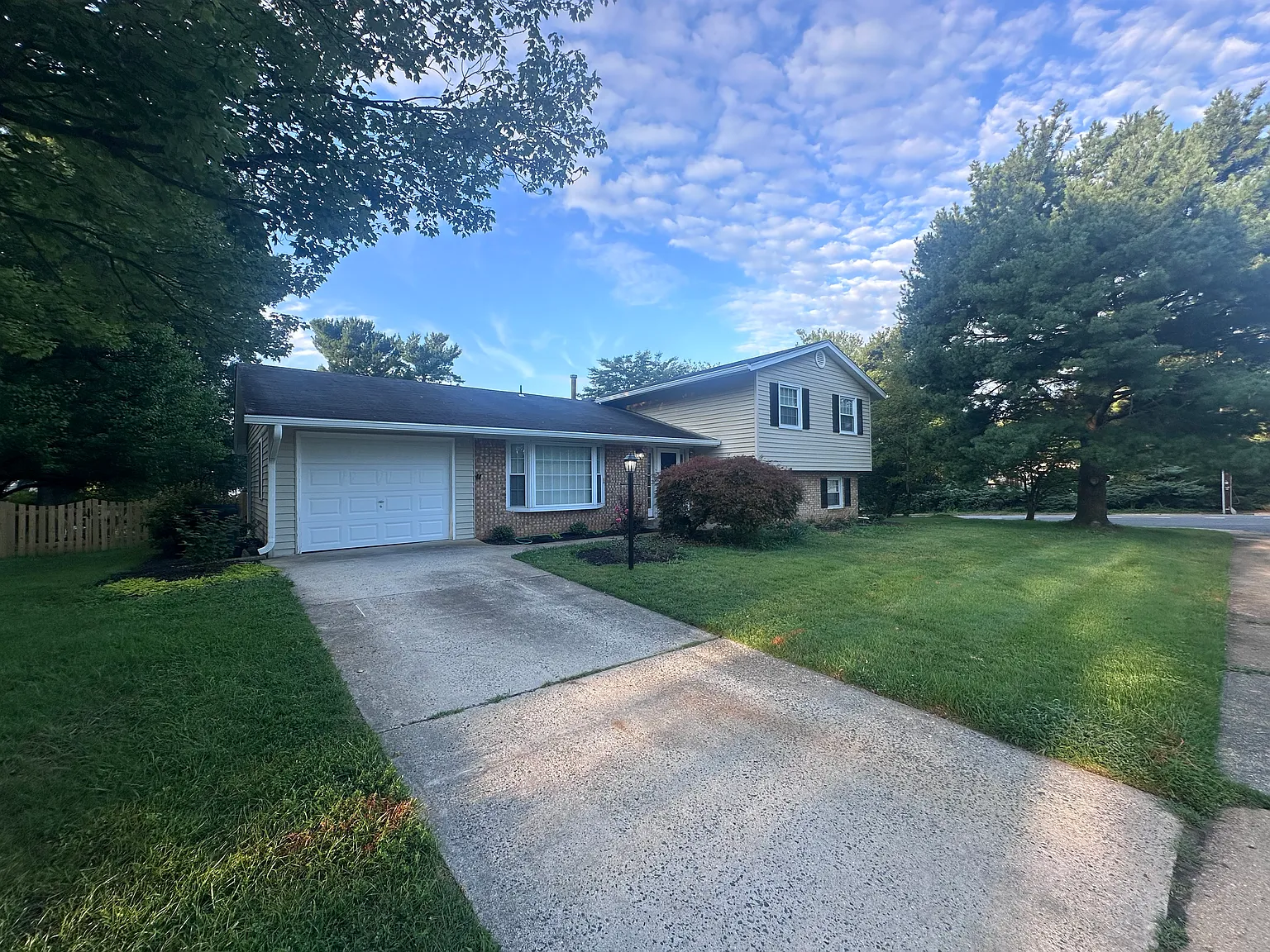 5 bed, 1479 sqft, $4,700 — Photo 2