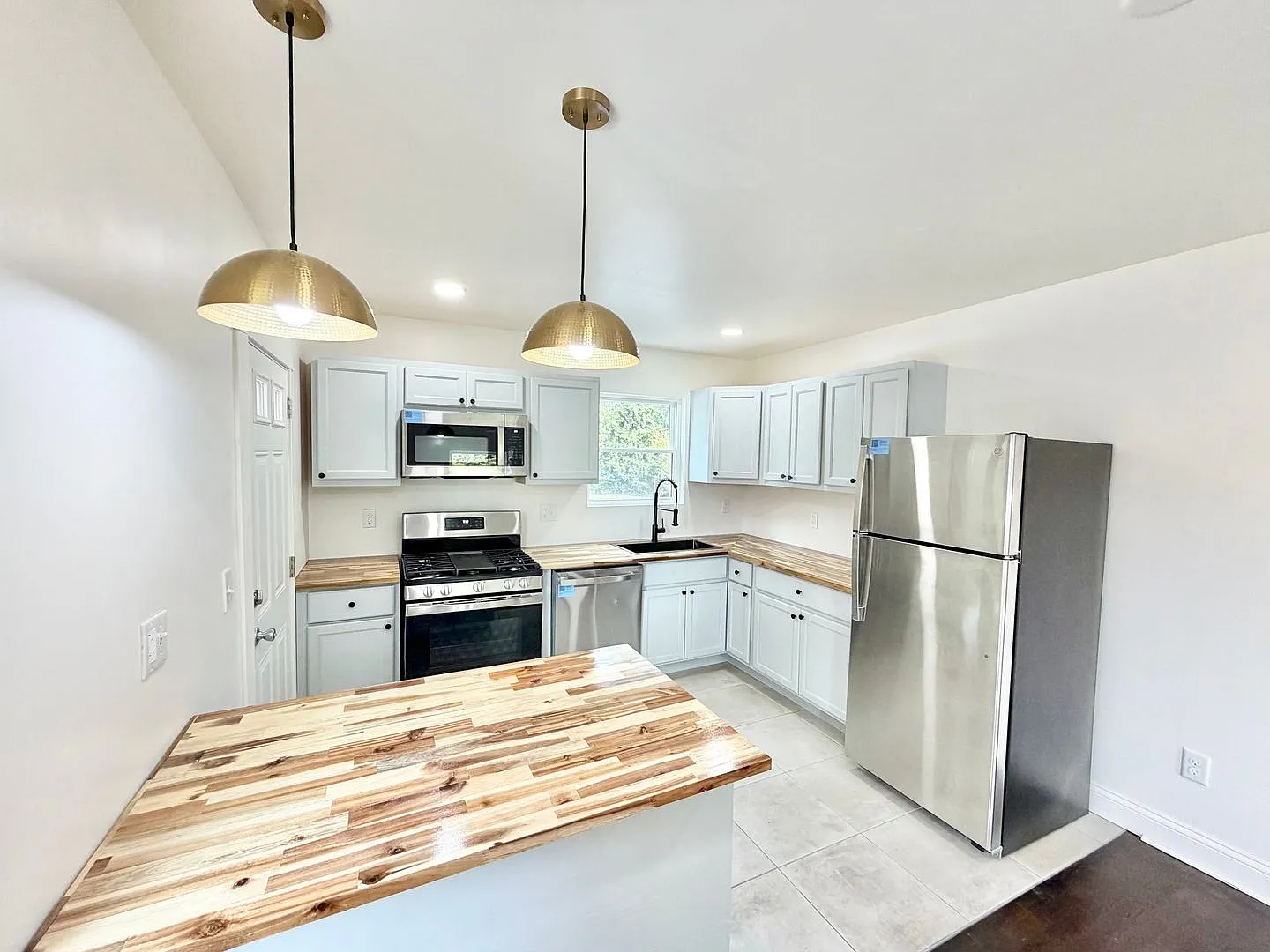 3026 Hegry Circle — Photo 4