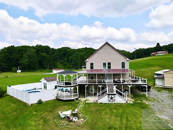 2nd image of 384 Pinoak Rd
