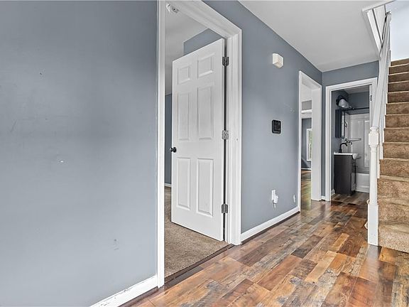 4th image of 206 Oak St